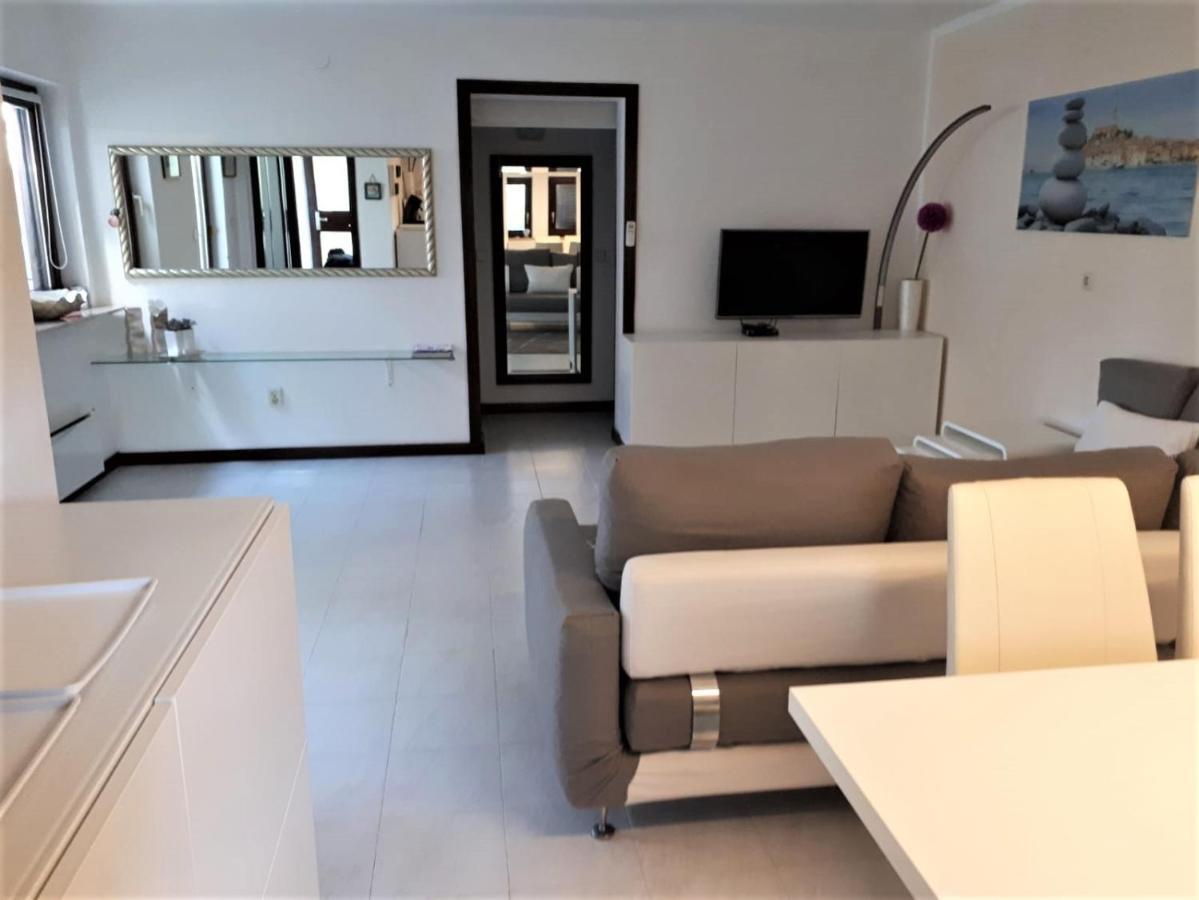 Appartamento Apartmen Relax 200 M T Beach Rovigno Esterno foto